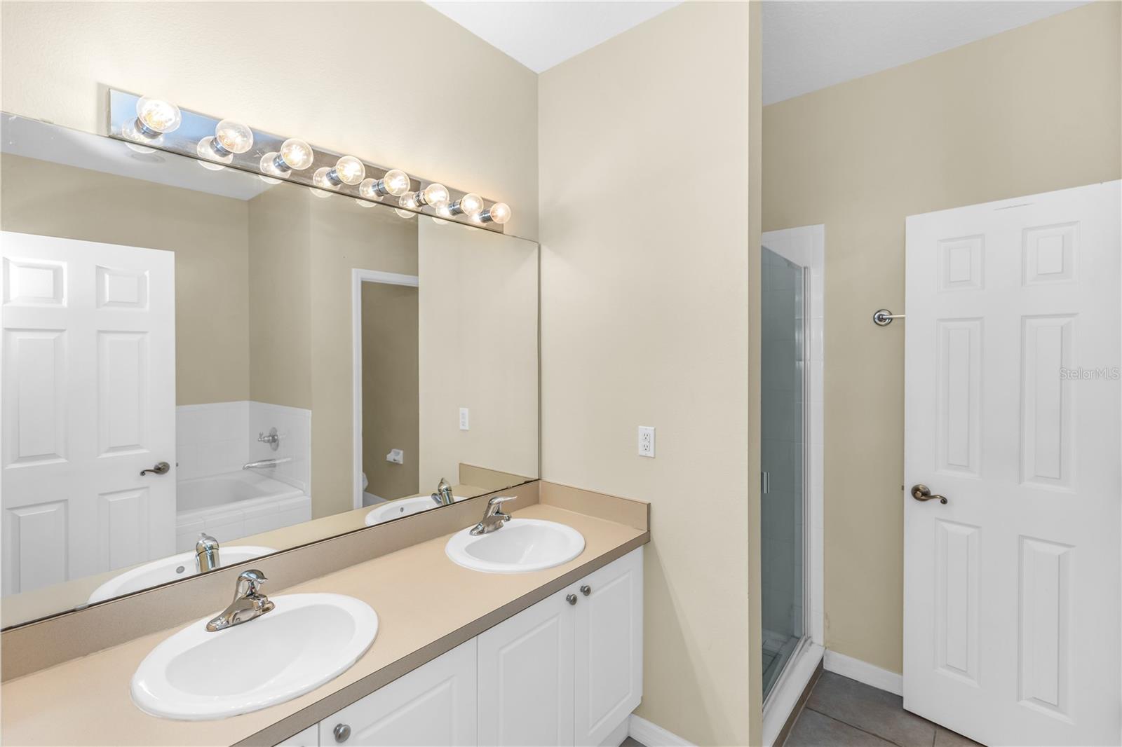 BARCLAY RESERVE TWNHMS - Residential