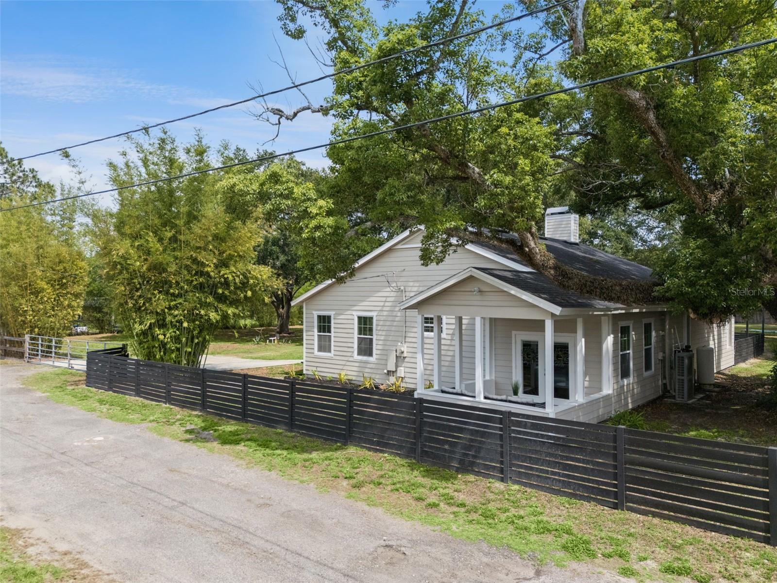 1825 DEMASTUS LANE