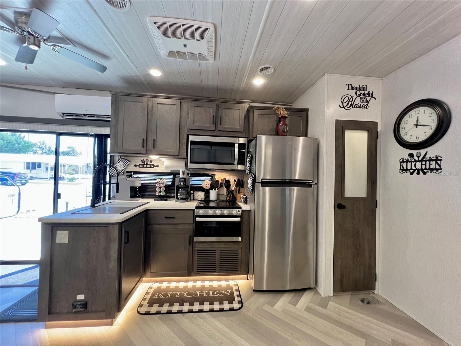 SUN AIR NORTH - Land