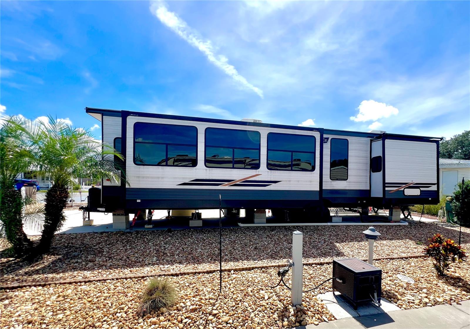 SUN AIR NORTH - Land