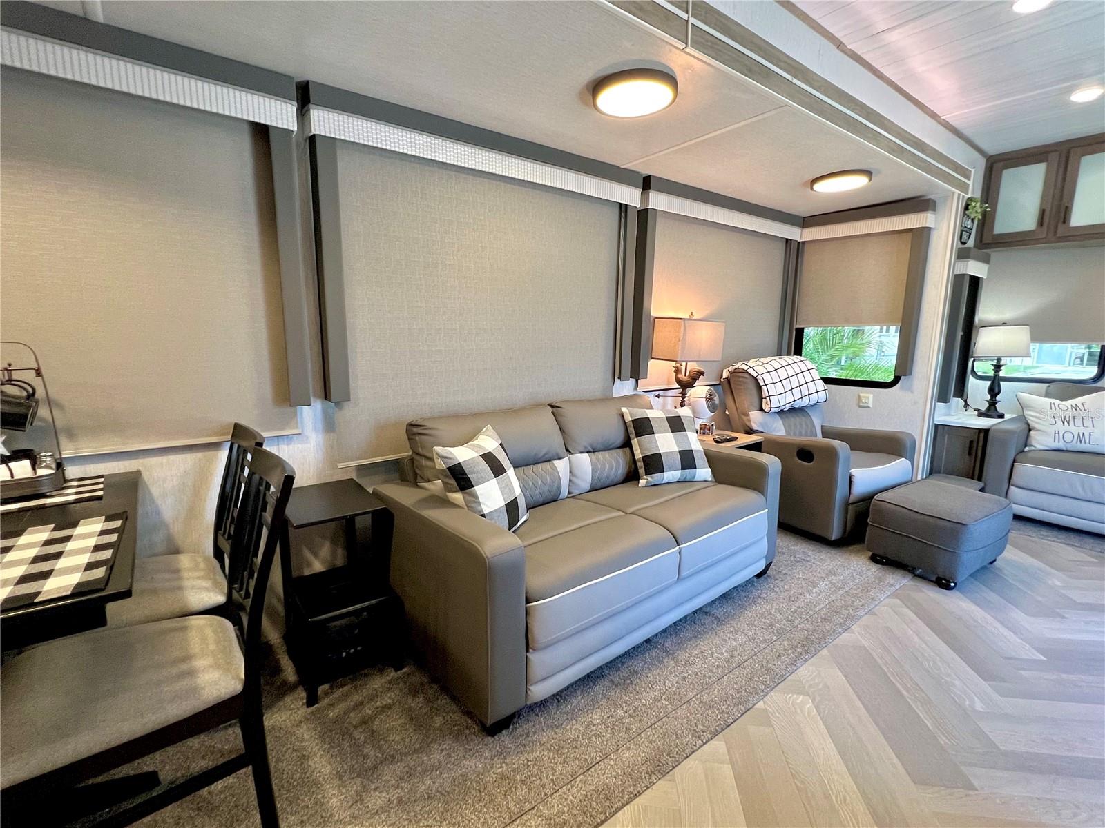 SUN AIR NORTH - Land