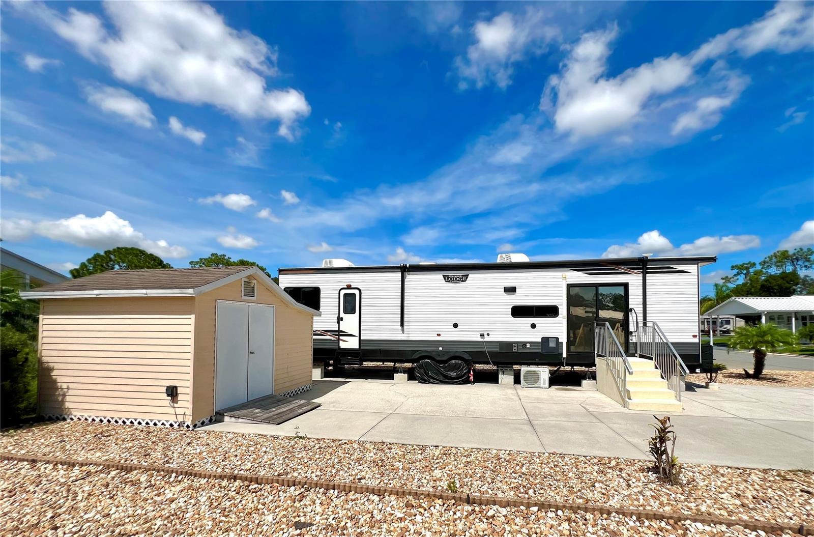 SUN AIR NORTH - Land