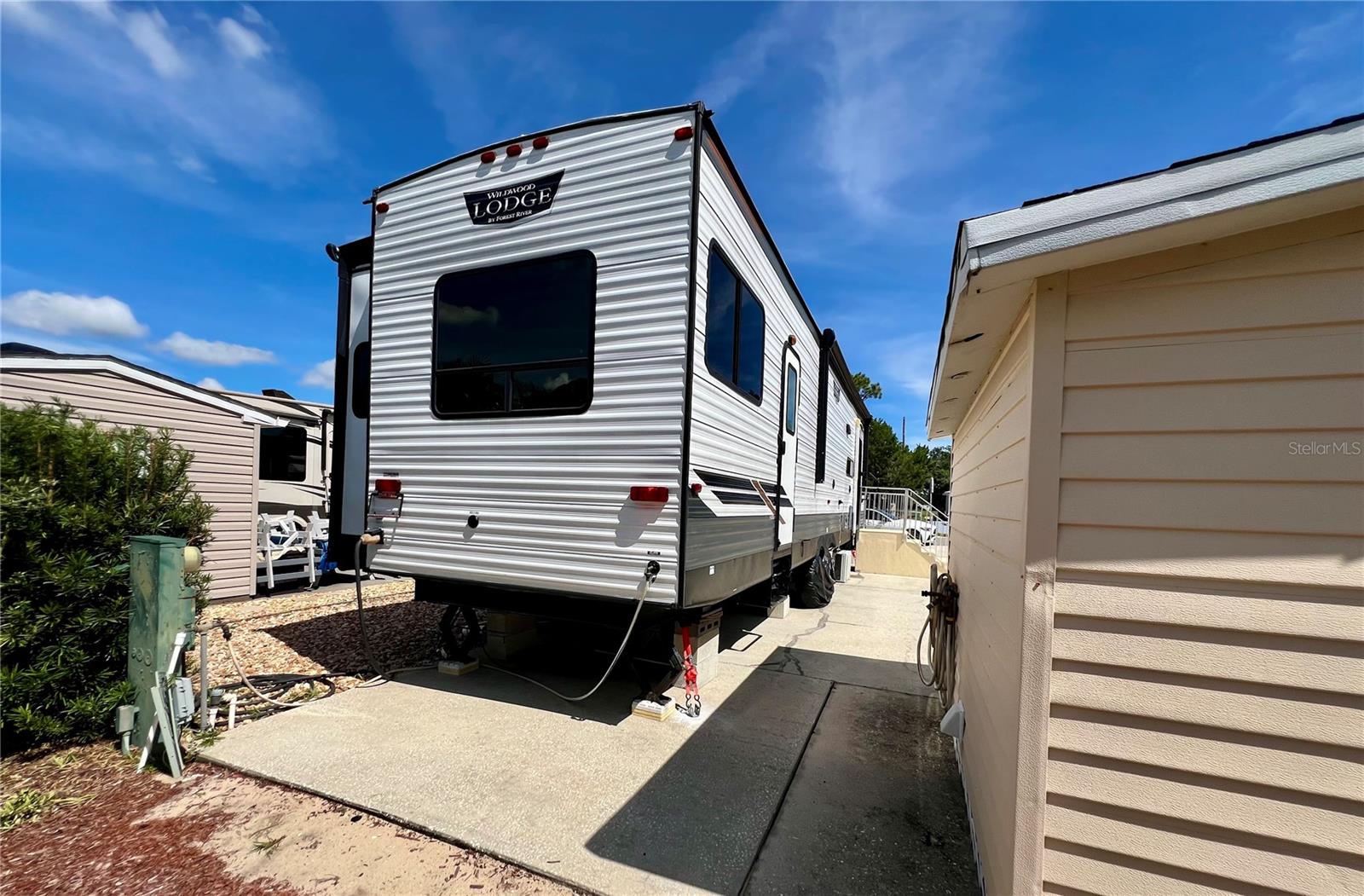 SUN AIR NORTH - Land