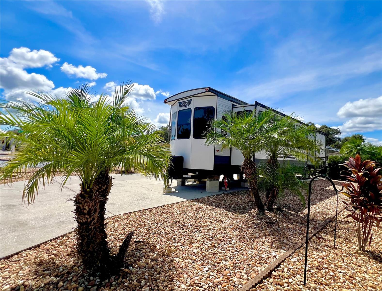 SUN AIR NORTH - Land