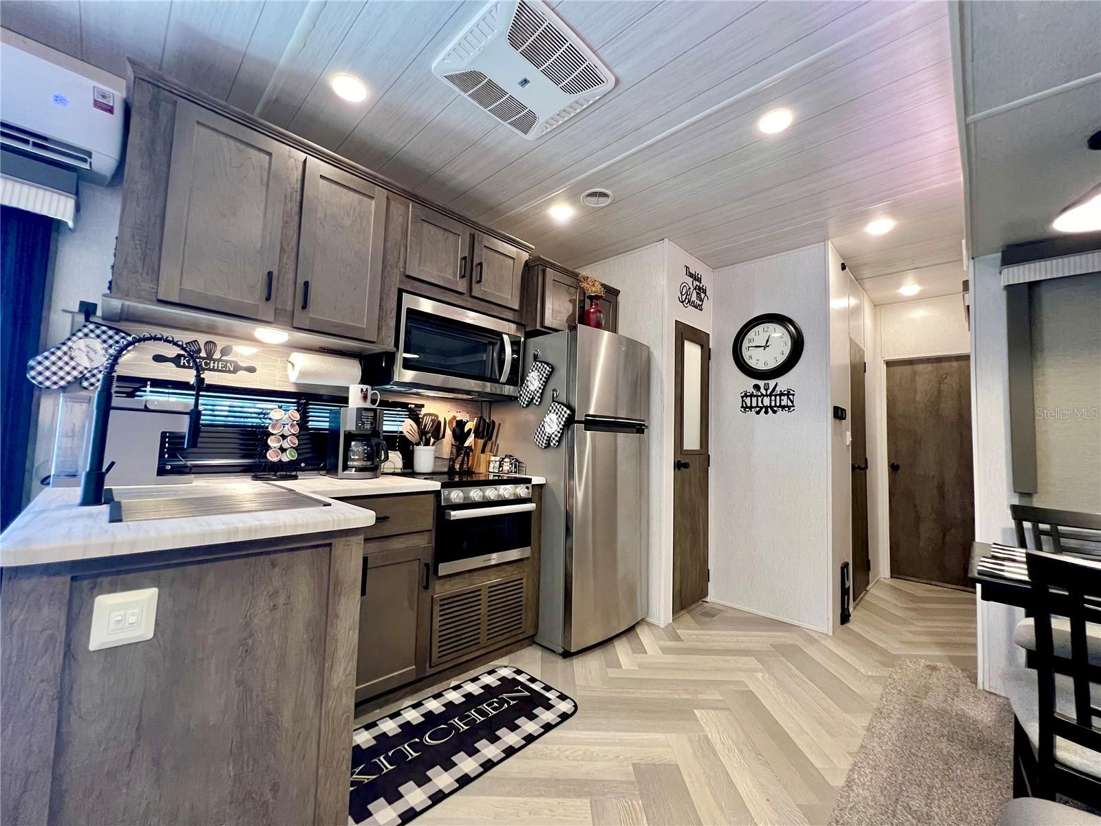 SUN AIR NORTH - Land