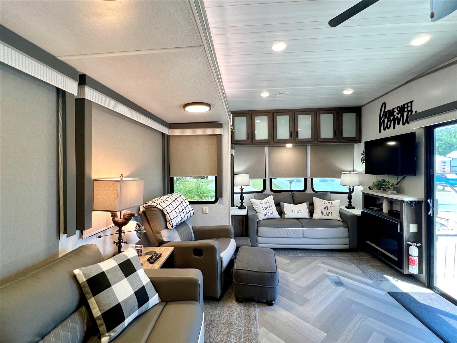 SUN AIR NORTH - Land