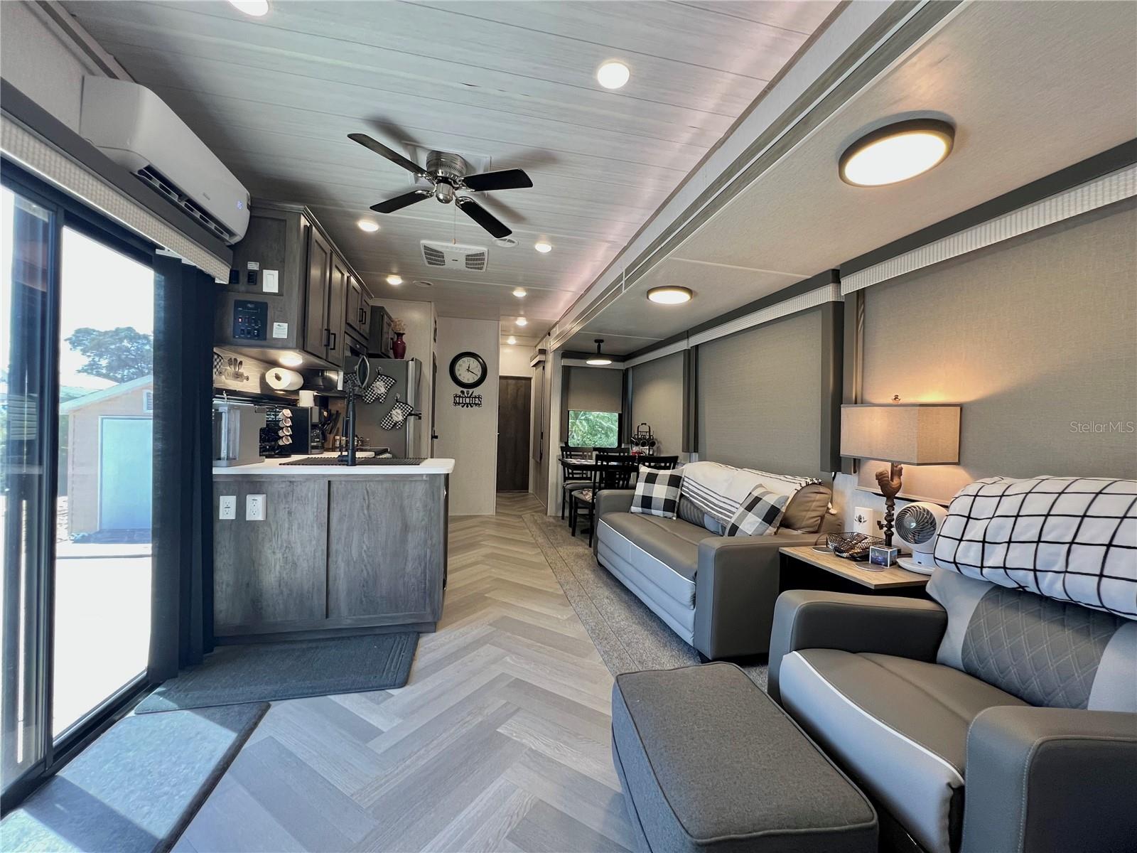 SUN AIR NORTH - Land