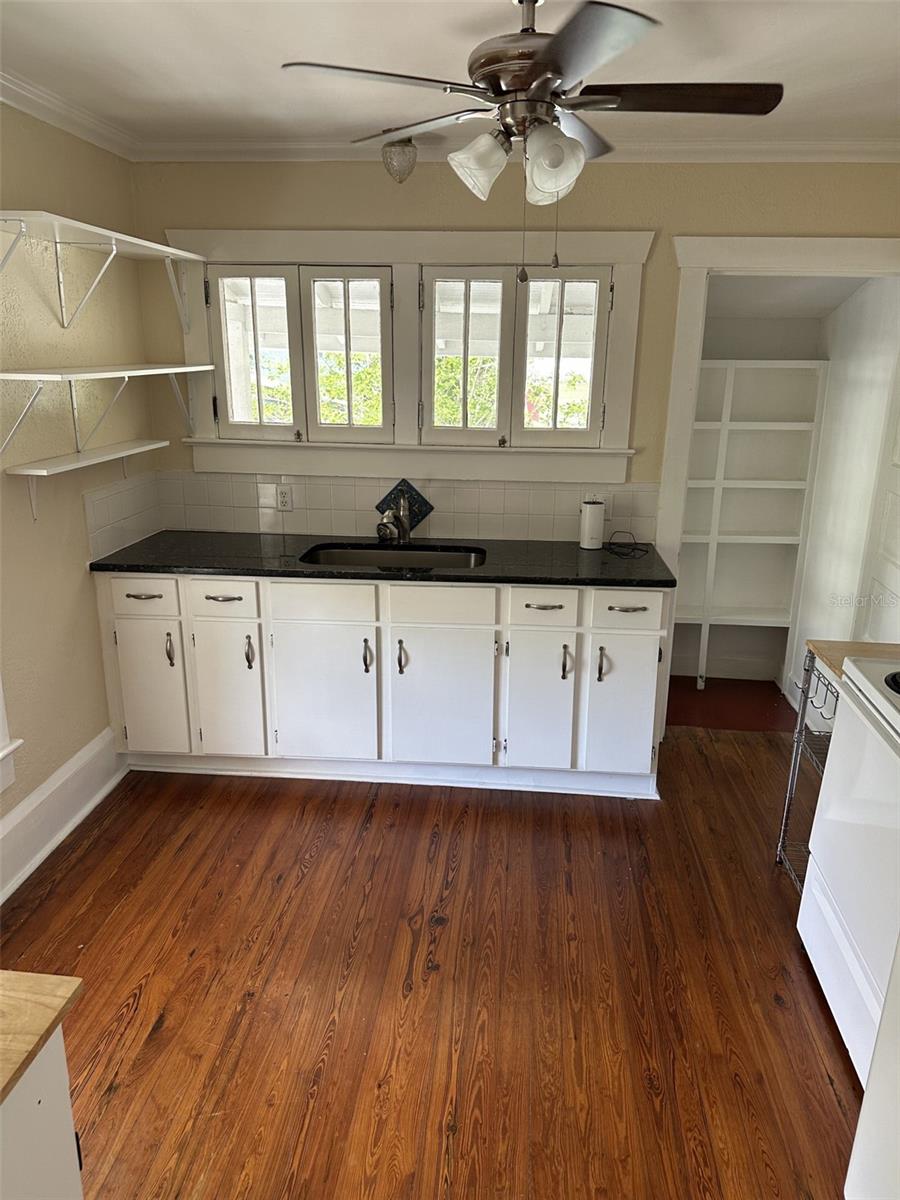 205 E VOORHIS AVENUE