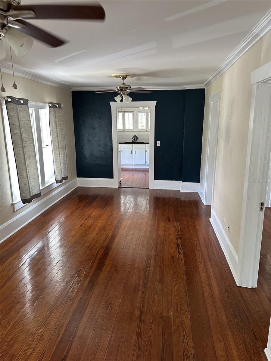 205 E VOORHIS AVENUE