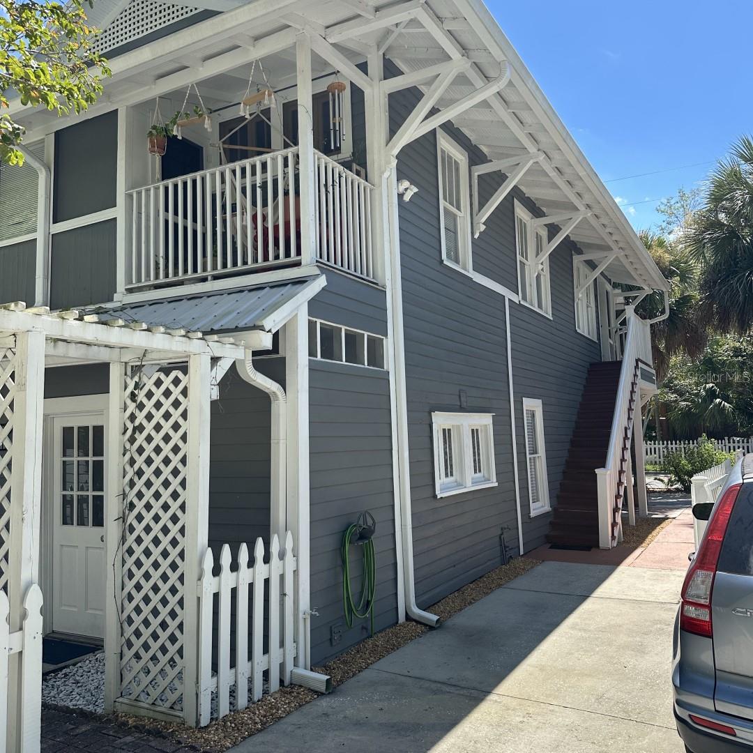 205 E VOORHIS AVENUE