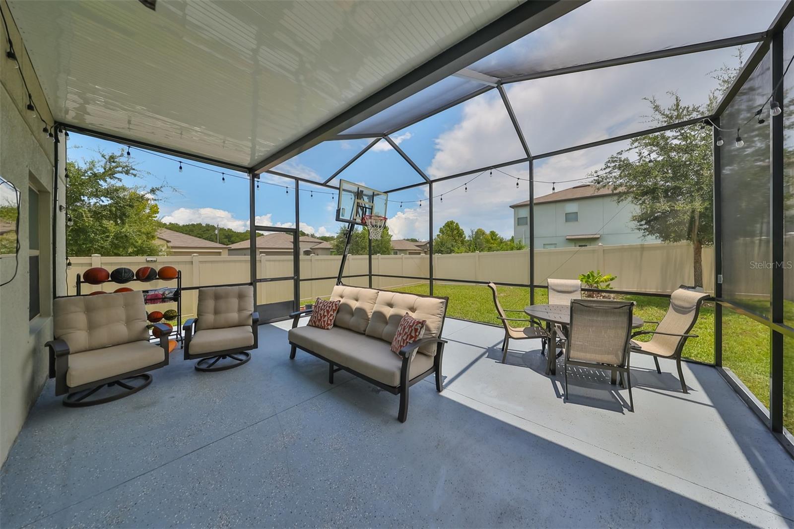 10202 WHITE LINEN AVENUE