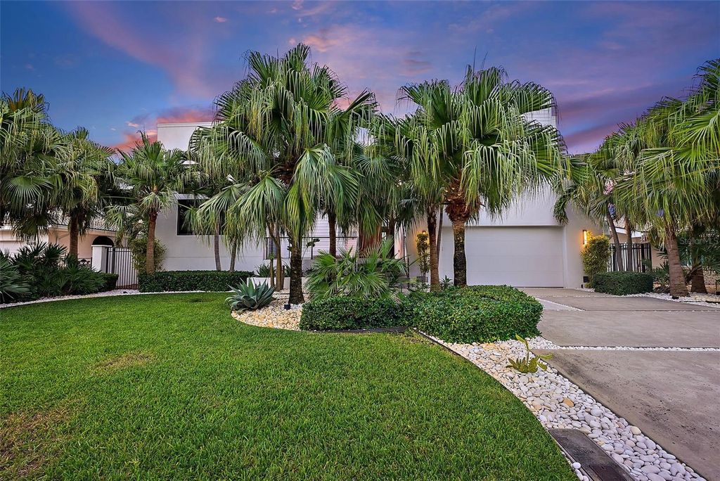 Photo of 2501 Sunrise Drive SE, St Petersburg, FL 33705 (MLS # TB8434280)