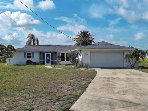 Photo of 412 Pine Tree Terrace, Venice, FL 34293 (MLS # D6147844)