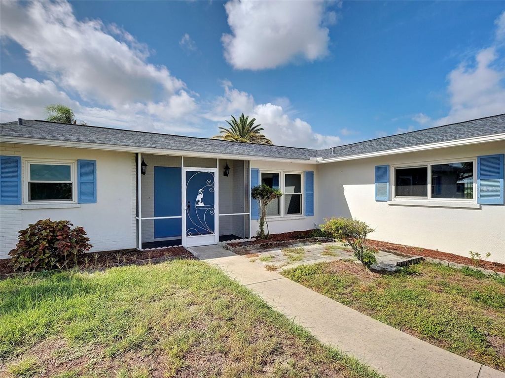 Photo of 412 Pine Tree Terrace, Venice, FL 34293 (MLS # D6147844)