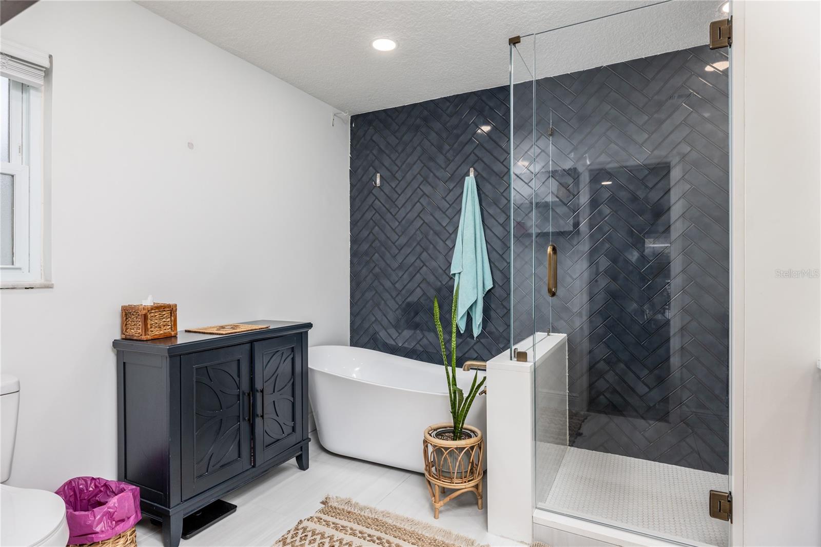 GROVE SHORE - Residential