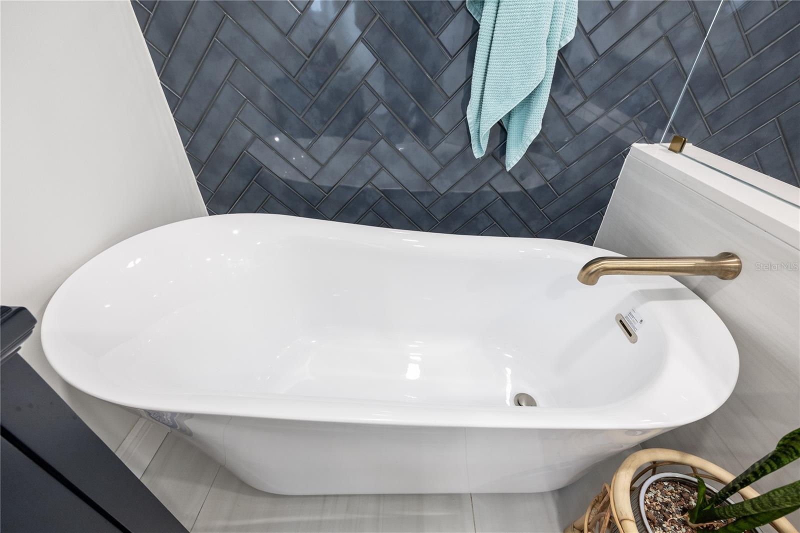 GROVE SHORE - Residential