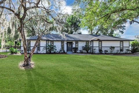 Photo of 3810 SE 22nd Place, Ocala, FL 34471 (MLS # O6378128)