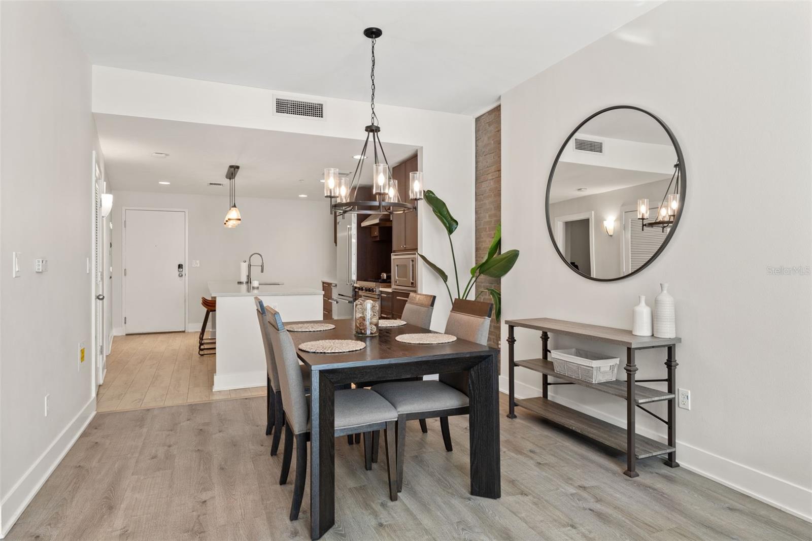 GRAND CENTRAL AT KENNEDY RESID - Residential