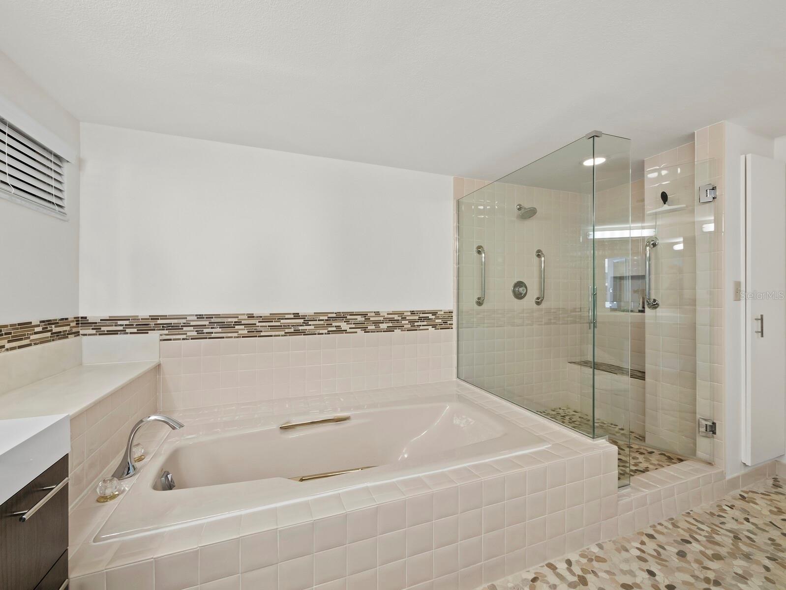 FAIRWAY BAY 3 - Residential