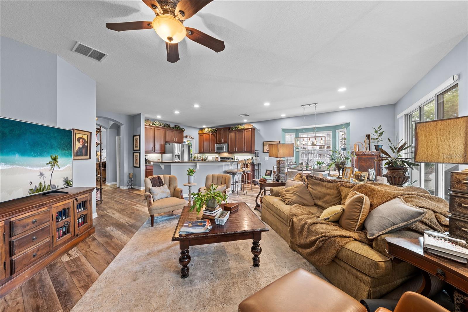 WATERS EDGE/LK NONA - Residential