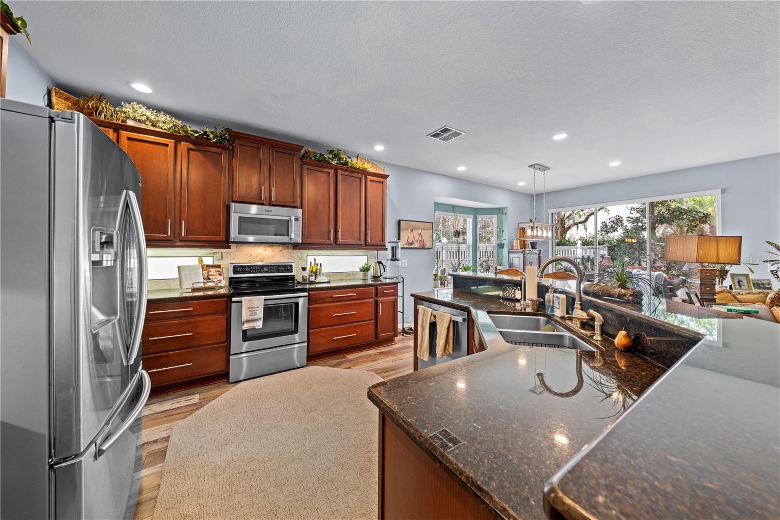 WATERS EDGE/LK NONA - Residential