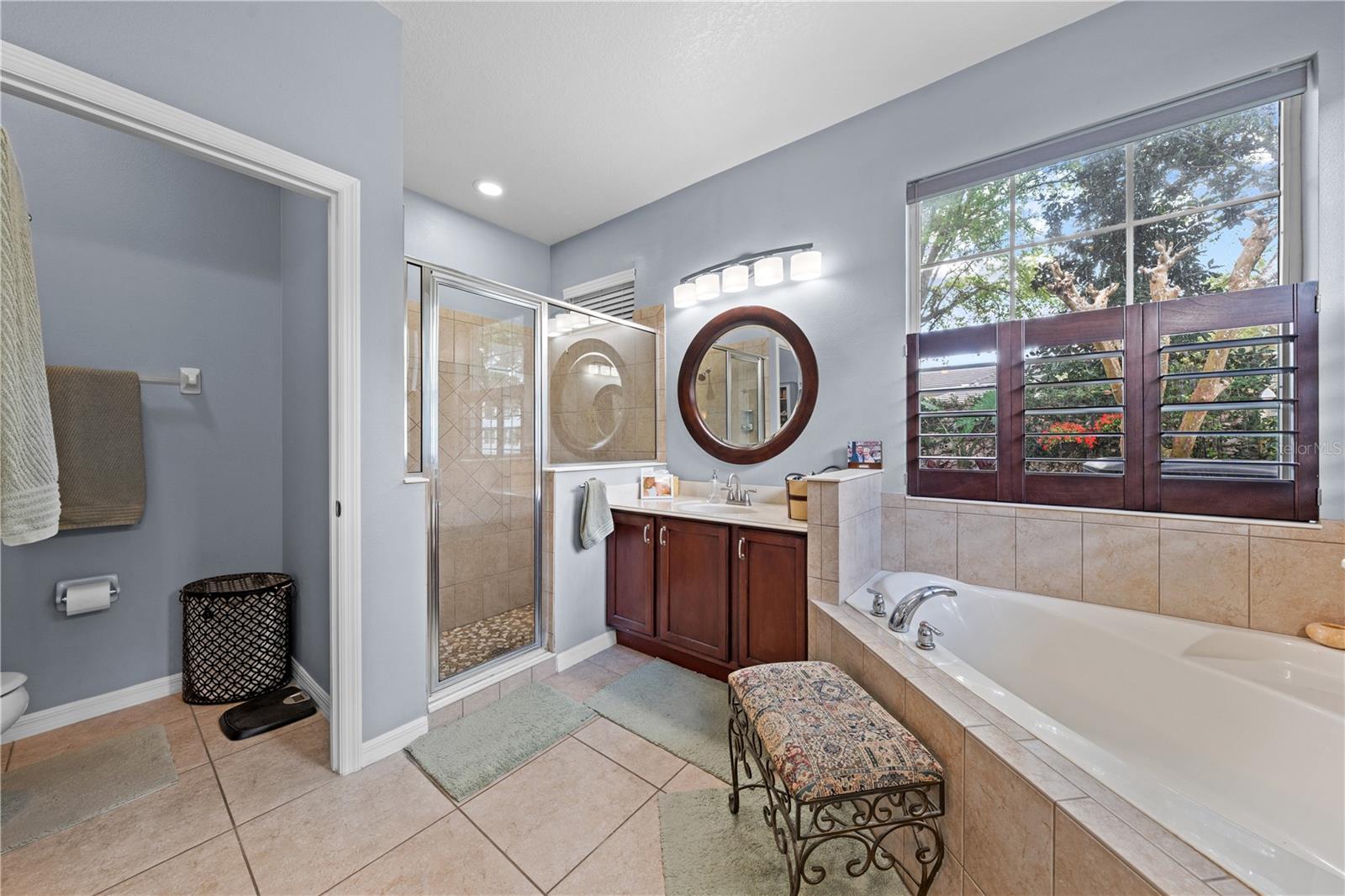 WATERS EDGE/LK NONA - Residential