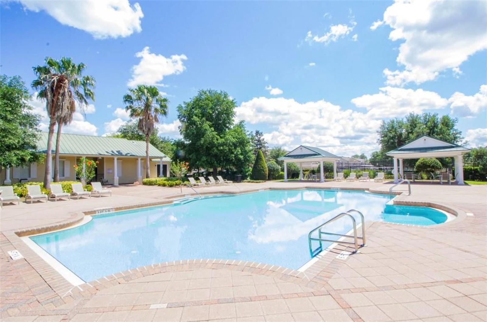 WATERS EDGE/LK NONA - Residential