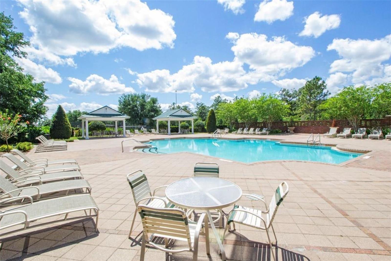 WATERS EDGE/LK NONA - Residential