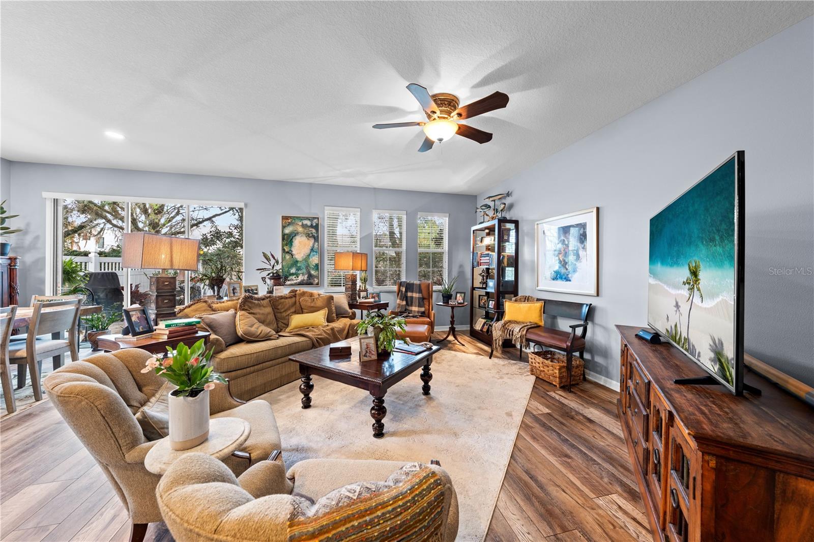 WATERS EDGE/LK NONA - Residential