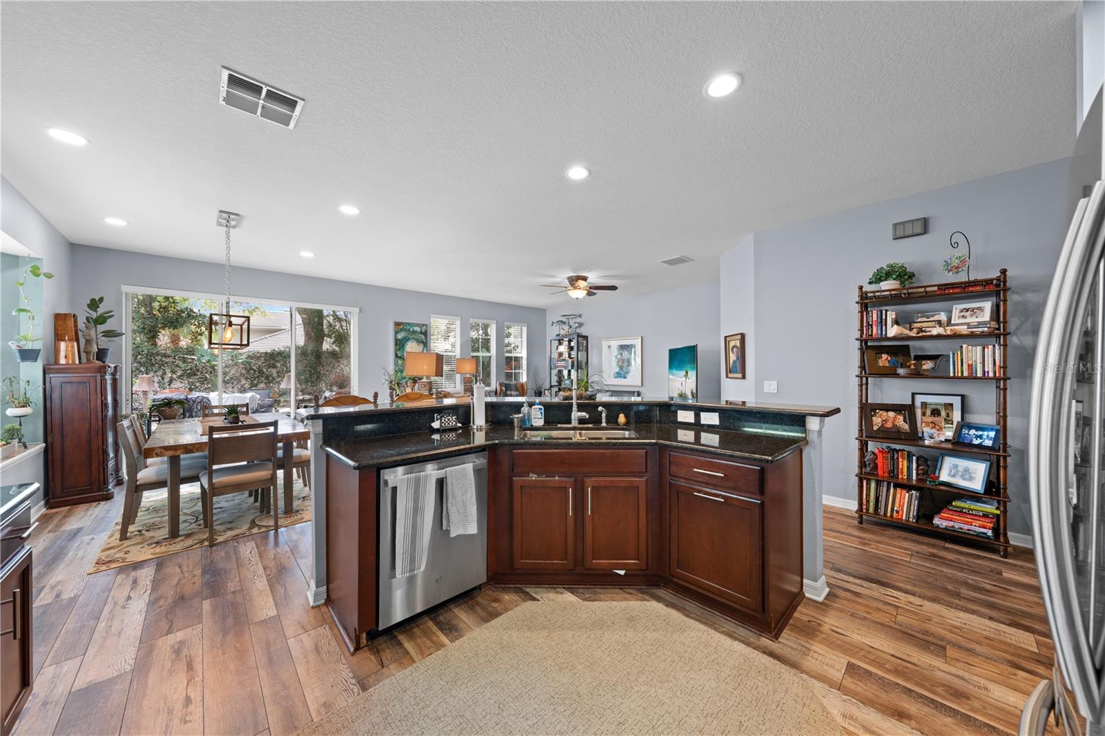 WATERS EDGE/LK NONA - Residential