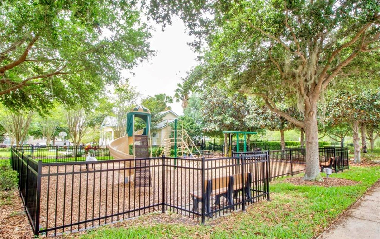 WATERS EDGE/LK NONA - Residential