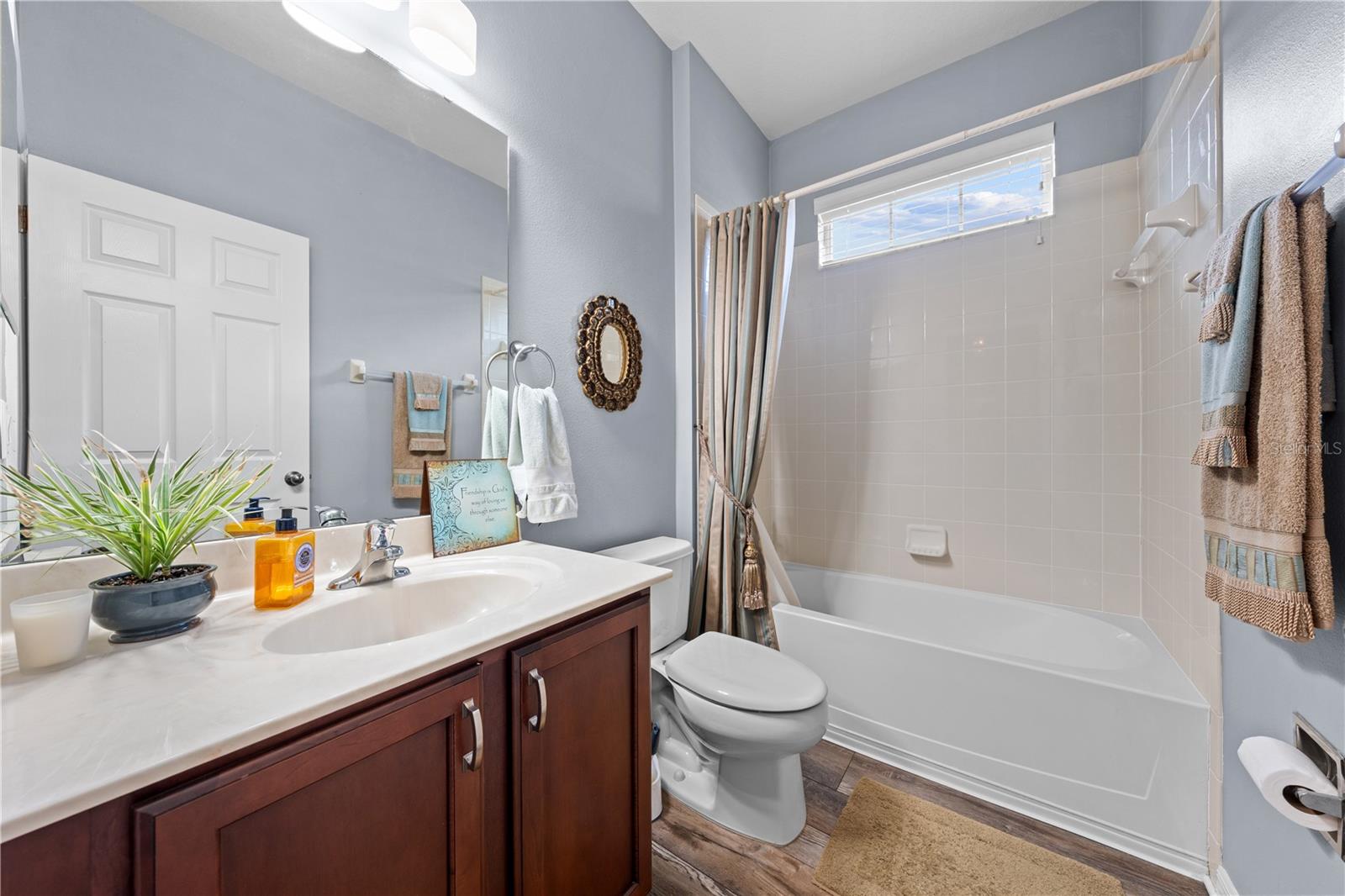 WATERS EDGE/LK NONA - Residential