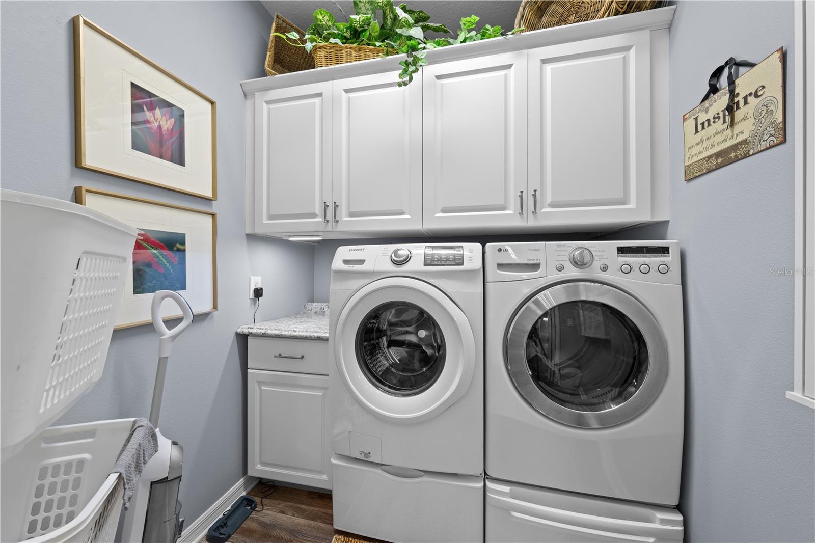 WATERS EDGE/LK NONA - Residential