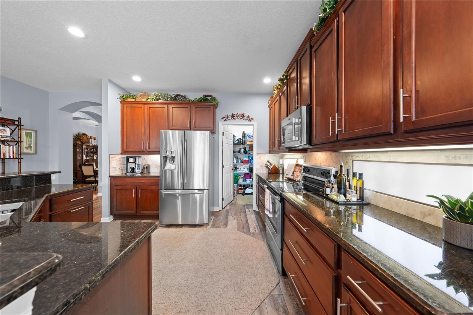 WATERS EDGE/LK NONA - Residential