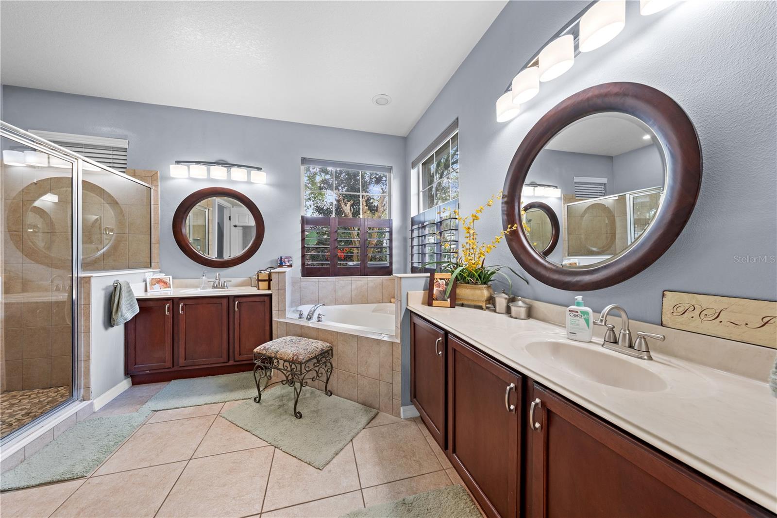 WATERS EDGE/LK NONA - Residential