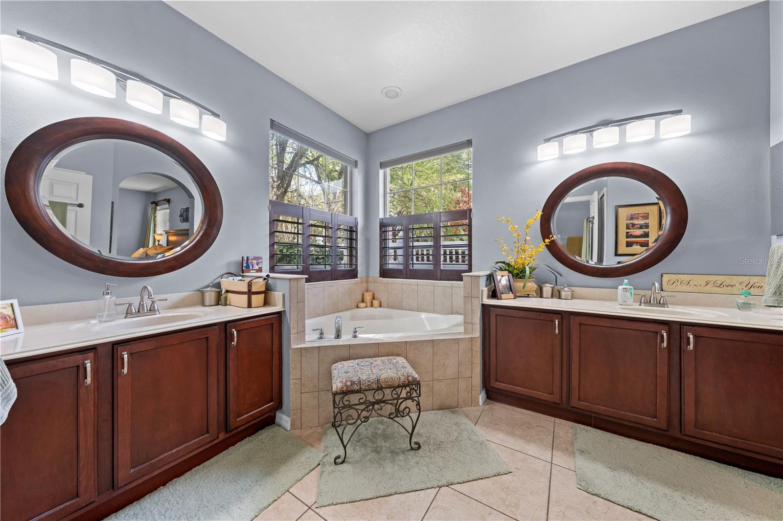 WATERS EDGE/LK NONA - Residential