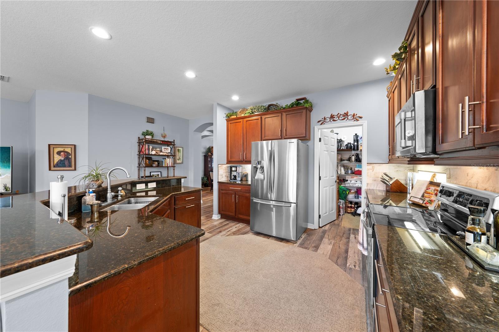 WATERS EDGE/LK NONA - Residential