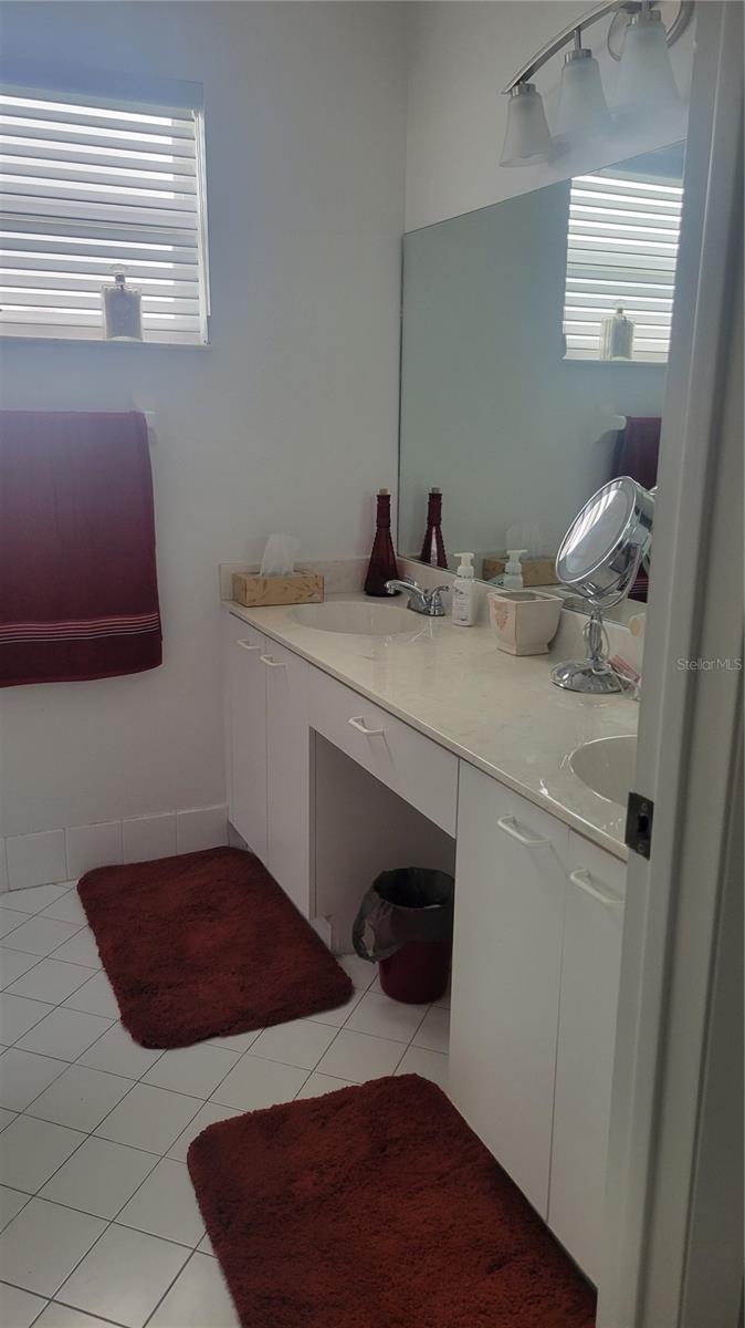 TOWNGATE 156-11 B - Residential