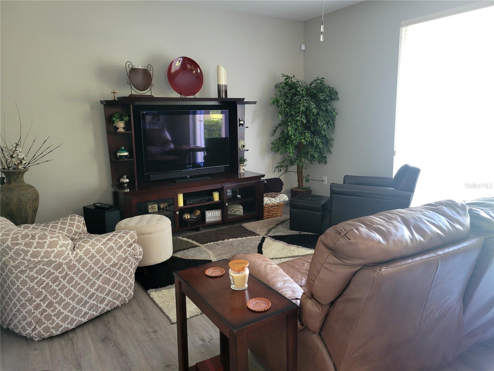 TOWNGATE 156-11 B - Residential