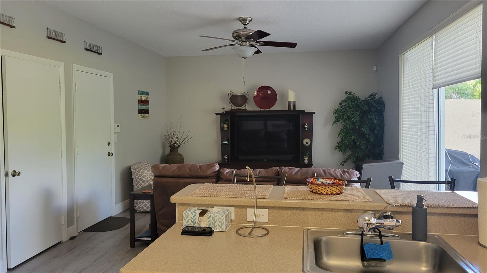 TOWNGATE 156-11 B - Residential