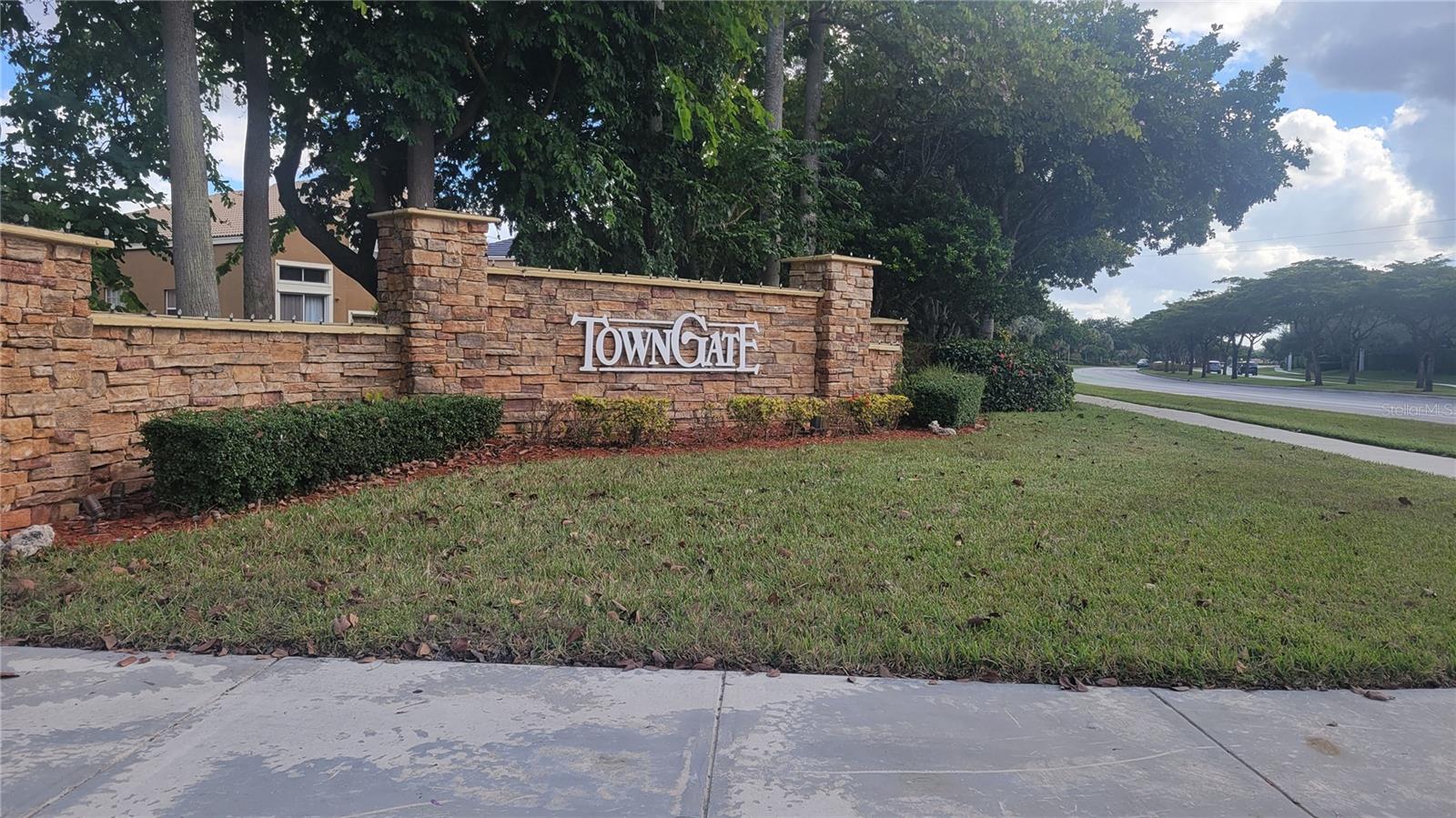 TOWNGATE 156-11 B - Residential