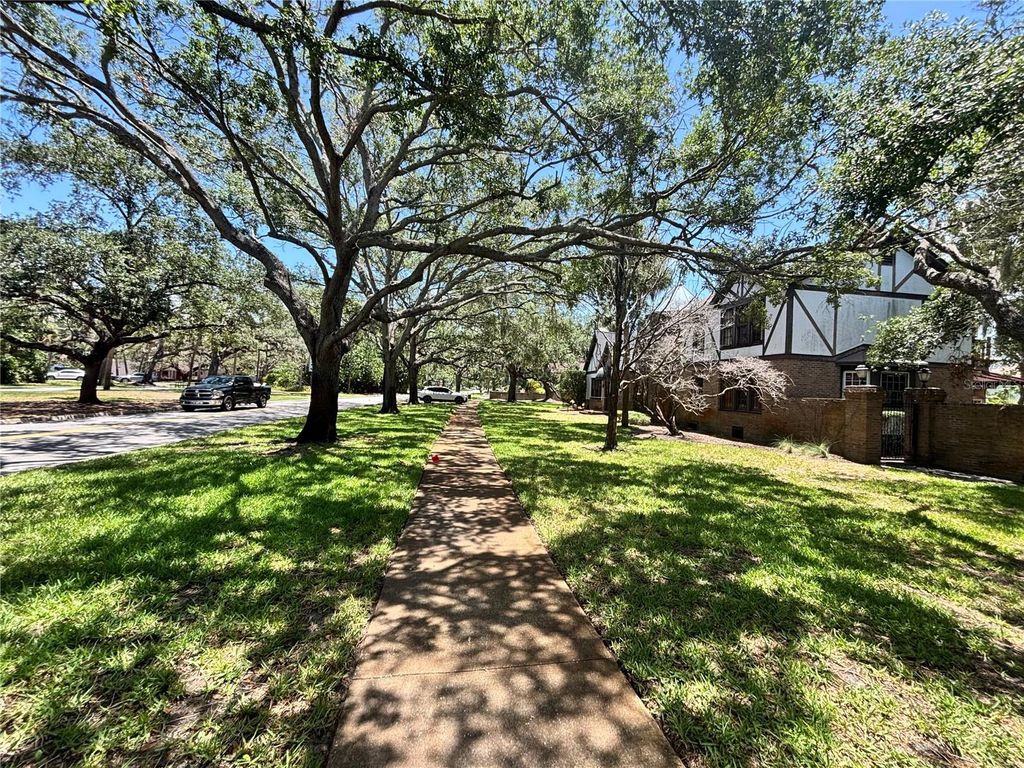 Photo of 4628 W Bay To Bay Boulevard, Tampa, FL 33629 (MLS # TB8393006)