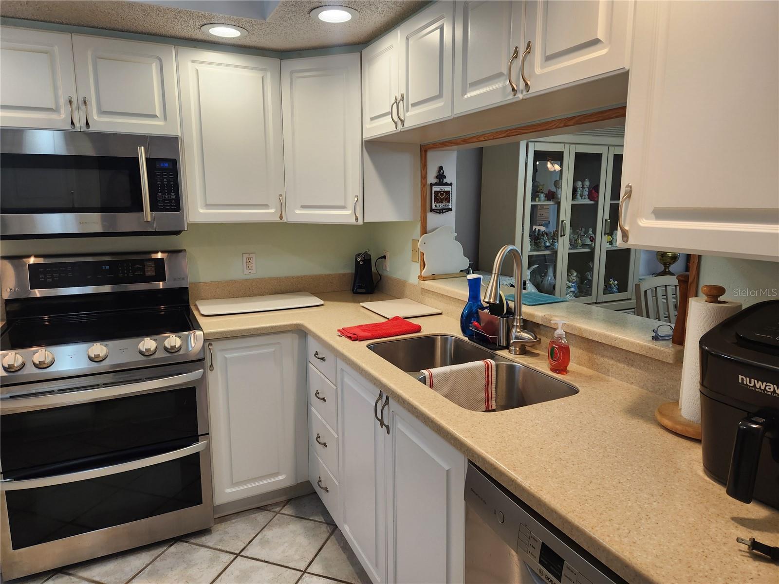 TERRACES OF TARA - Residential Lease