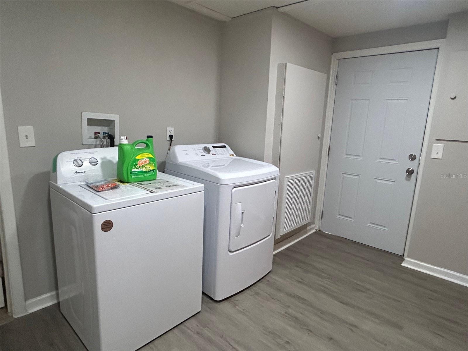SOUTH VENICE - Residential Lease