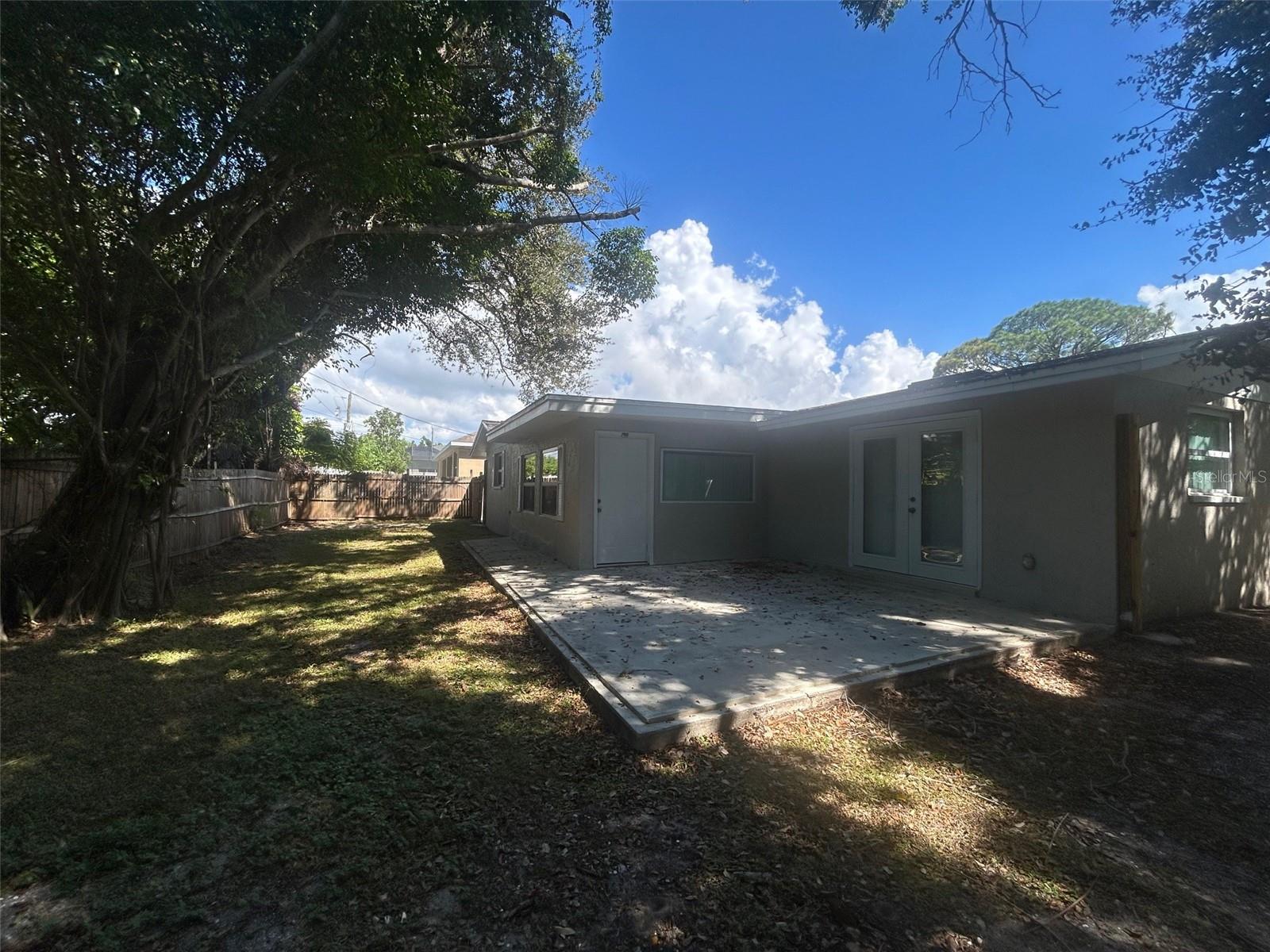 SOUTH VENICE - Residential Lease