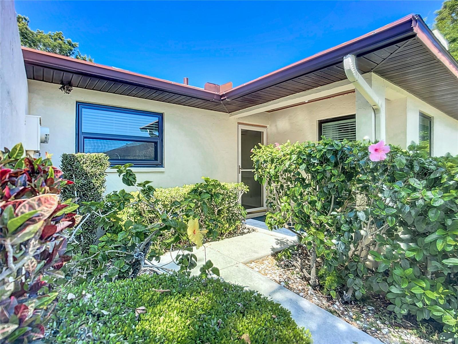 6102 PENNY LANE