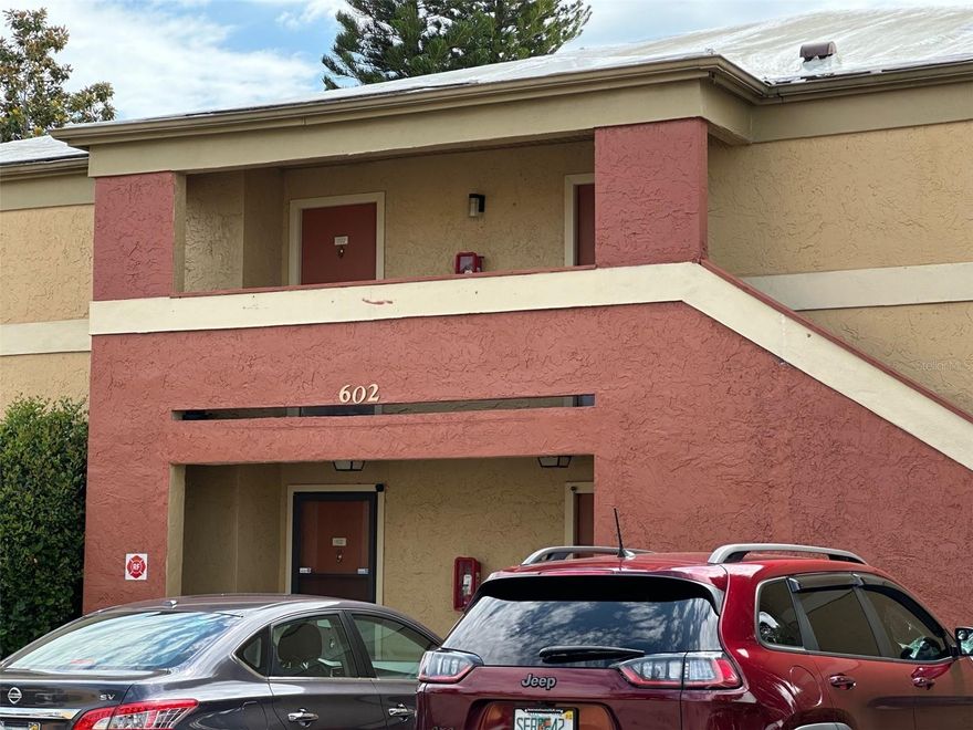 Welcome to the Oxford Square Condominium Community, located in the established and vibrant city of Casselberry. This well-maintained property offers 2 bedrooms, 2 full bathrooms, and a spacious living and dining area that connects to the balcony through a sliding glass door. Kitchen with granite countertops and wooden cabinets, with all appliances included. Laundry closet with washer and dryer. New roof (2025), 5-year-old air conditioning unit, and laminate flooring throughout the unit. The Oxford community offers on-site management, a clubhouse, a salon for social gatherings, two pools, a tennis court, a gym, and a car wash. It is conveniently located near restaurants, shopping centers, major roads, UCF, Valencia College East Campus, Rolling College, Altamonte Springs Mall, and just steps from the Seminole County Library. Don’t miss the opportunity to acquire this affordable property, not only for its price but also for its unbeatable access to the main arteries of Orlando.