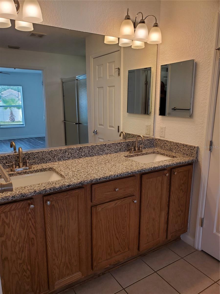 RED HAWK - Residential Lease