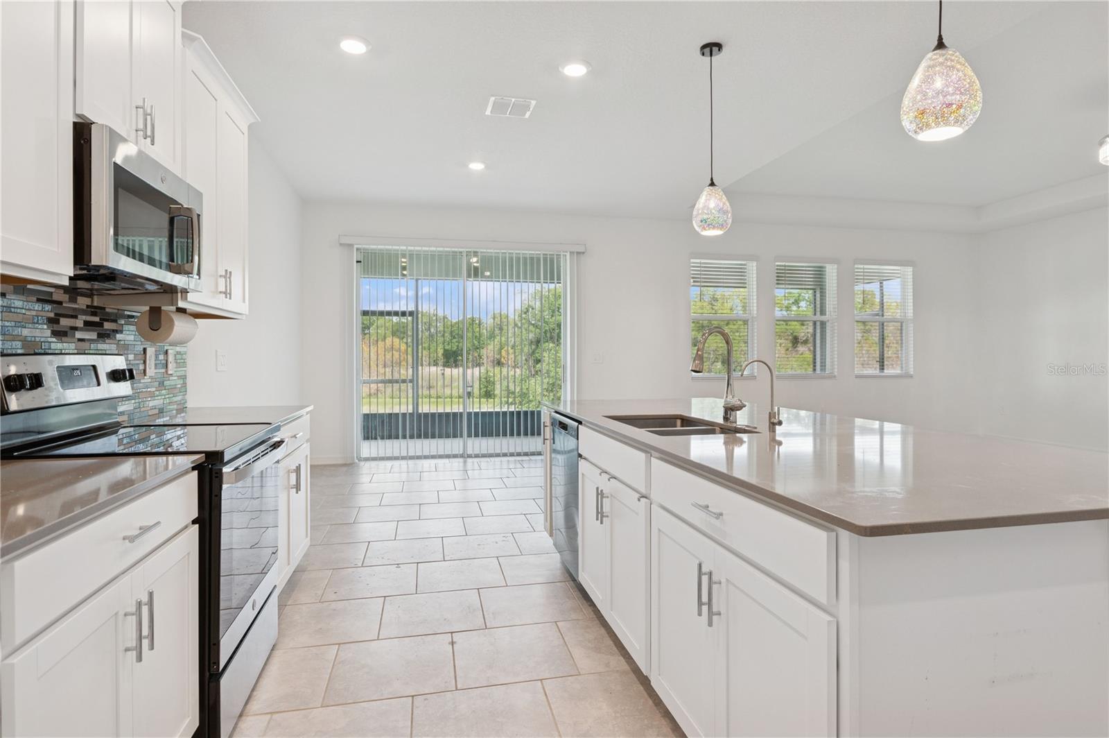 HILLSIDE ESTATES - Residential Lease