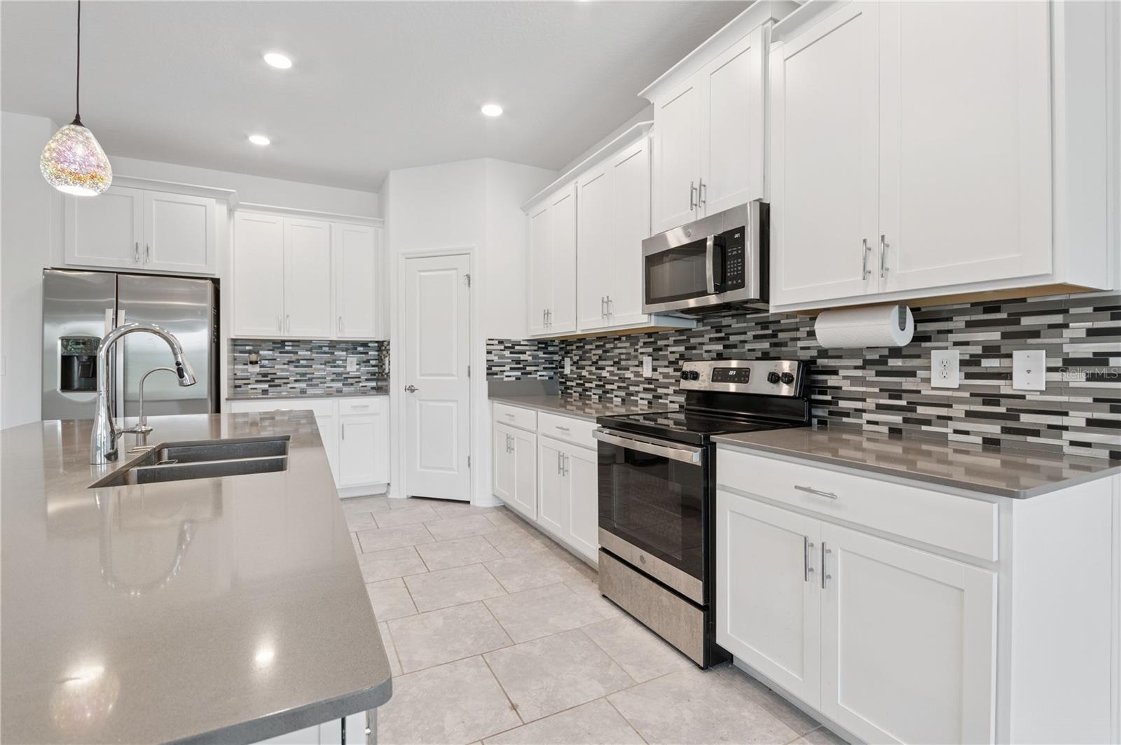 HILLSIDE ESTATES - Residential Lease